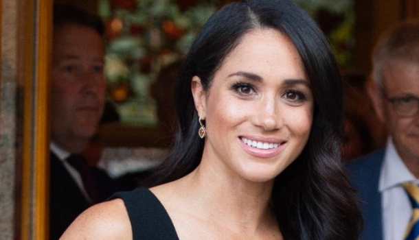 Borítókép: Meghan hercegné ezzel a szettjével vágott vissza a tervezőnek, aki kritizálta az esküvői ruháját