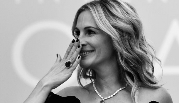 Borítókép: Wow! Bámulatosan fest az 50 éves Julia Roberts - FRISS FOTÓ 