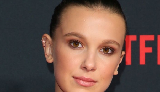 Borítókép: Próbád ki te is Millie Bobbie Brown fordított szemfestését, a nyár legmenőbb smink trendjét