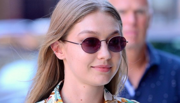 Borítókép: Kopizd le a stílusát: Gigi Hadid még a Disney-hercegnőket is lepipálná ebben a felsőben