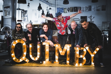 Borítókép: Képekbe bújnak a Quimby-dalok