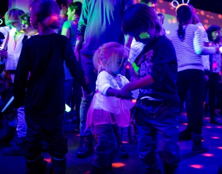 Borítókép: Európa első hajós családi diszkója a Dunán! 