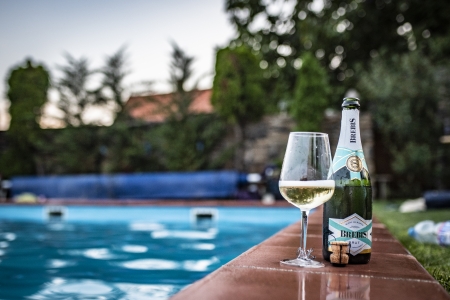 Borítókép: Pezsgőt! Pezsgőt mindenkinek!