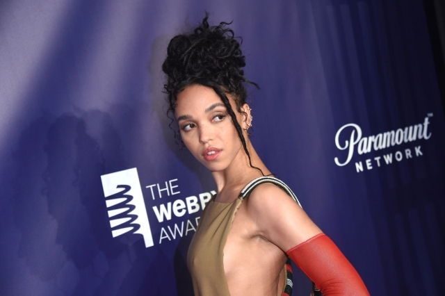 FKA twigs,Robert pattinson exe
