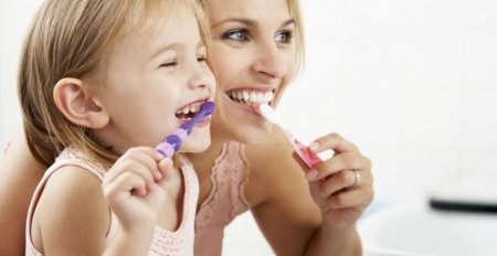 Borítókép: Hogyan őrizzük meg gyermekünk egészséges mosolyát