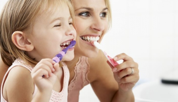 Borítókép: Hogyan őrizzük meg gyermekünk egészséges mosolyát