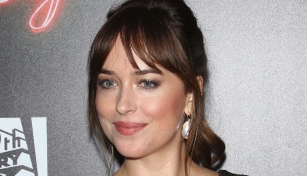 Borítókép: Dakota Johnson először mondta ki, milyen az élete Chris Martin mellett