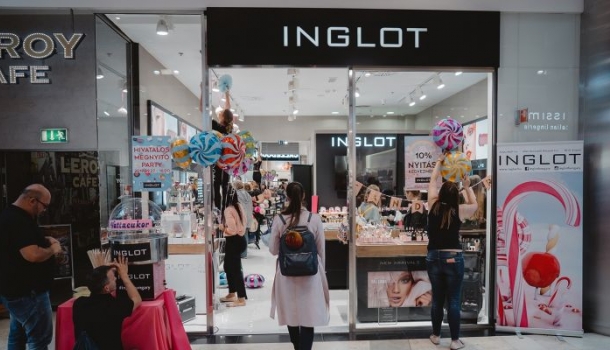 Borítókép: Az INGLOT megnyitotta első magyarországi üzletét az Arena Mall-ban