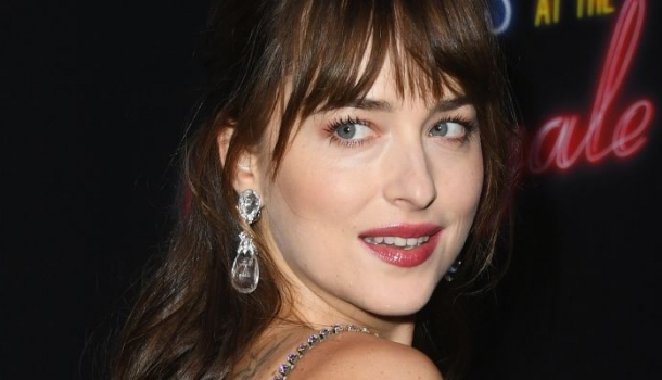 Borítókép: Most akkor terhes vagy sem? Dakota Johnson a nyilvánosság elé lépett