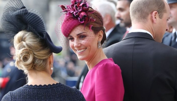 Borítókép: Katalin vadító outfitben ragyogott Eugénia esküvőjén