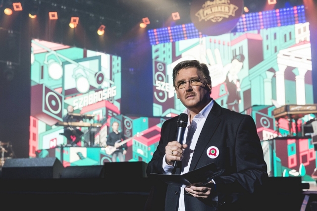 Kautzky Armand persze most sem marad ki a buliból, nélküle már-már elképzelhetetlen lenne az ünnep.