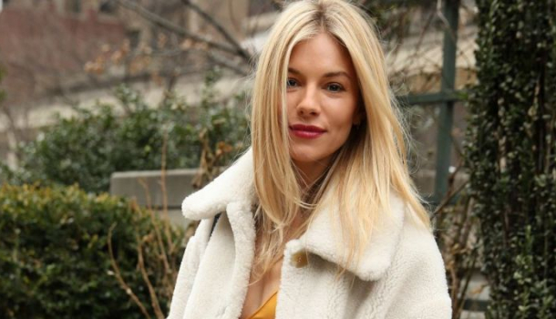 Borítókép: Kopizd le a stílusát: Sienna Miller átértelmezte a leggings fogalmát