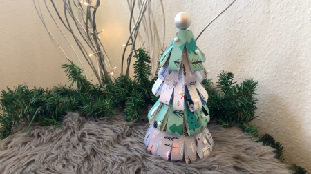 Borítókép: DIY ötletek Éva Advent dekorpapírból: mini karácsonyfa, dísz és szalagdekoráció - videó