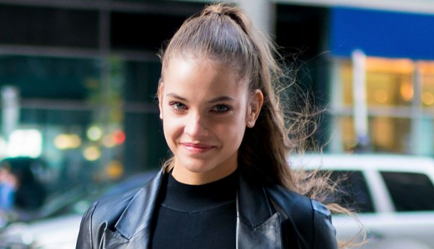 Borítókép: Mindjárt a kifutóra lép! Ilyen szexis miniben érkezett Palvin Barbi Victoria's Secret bemutatóra