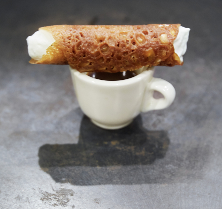 Borítókép: Teenboss a konyhában: ünnepi mézes-brandys szivarrudak, videóval