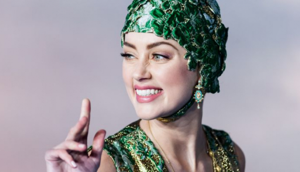 Borítókép: Amber Heard az év legfurcsább szettjében lépett a vörös szőnyegre