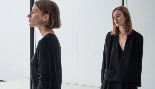 Borítókép: Büszkeség: Adamik Luca a COS téli kampányában