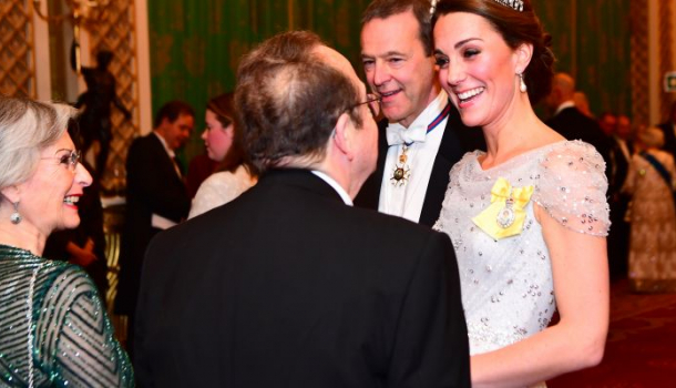 Borítókép: Nem káprázik a szemed: Diana tiarájában gálázott Katalin hercegné - FOTÓK