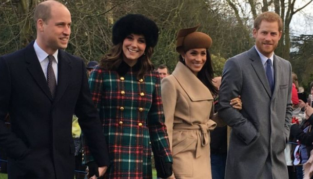 Borítókép: Ilyen varázslatos lett idén a brit királyi család 9 méteres karácsonyfája