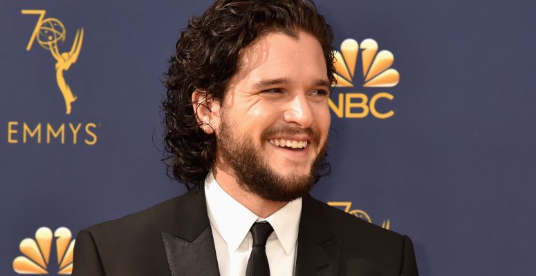 Fotó: Kit Harington vágyölő bajszot borotvált magának