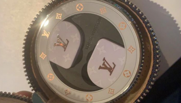 Borítókép: Neki már van LOUIS VUITTON Bluetooth fülhallgatója. A mázlista!