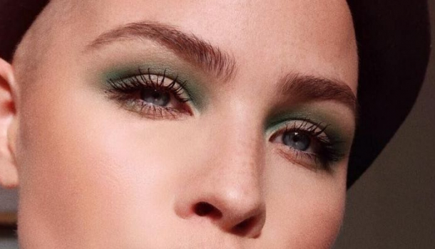 Borítókép: Ennyire dögös kopasz nőt még nem láttál, az tuti!