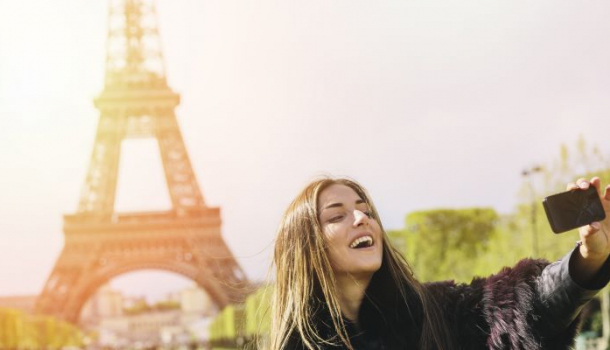 Borítókép: Selfie az Eiffel-toronynál? Fizess!