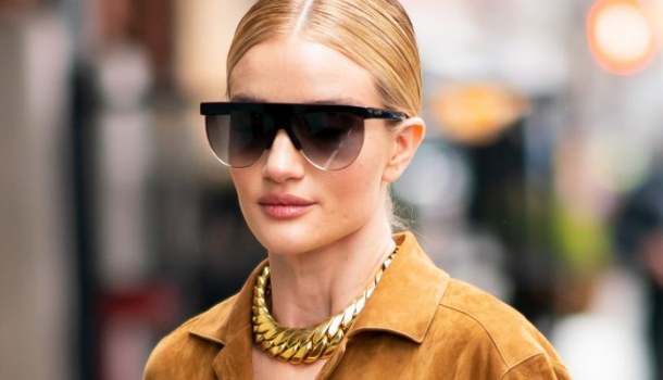 Borítókép: Rosie Huntington-Whiteley szívdöglesztő anyuka