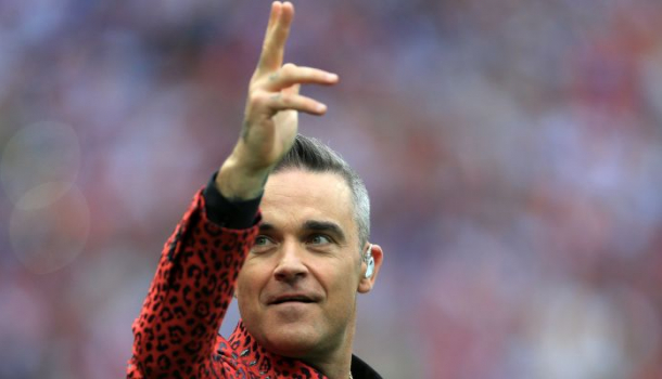 Borítókép: Robbie Williams lánya irgalmatlanul cukin énekel