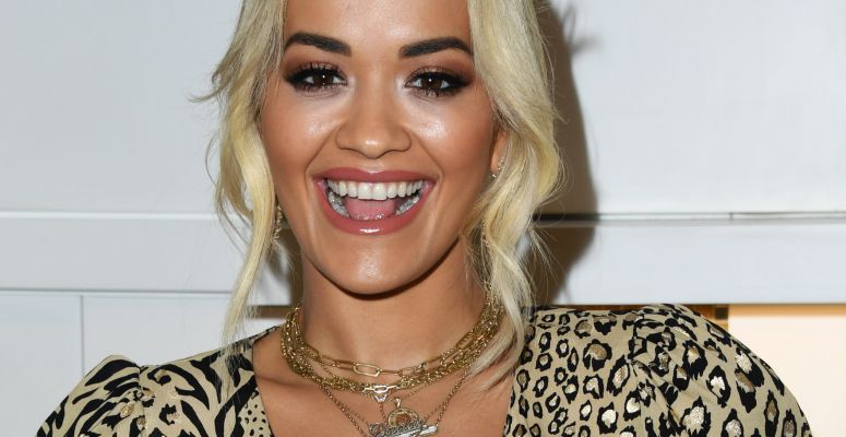 Rita Ora két pasi csókján osztozik