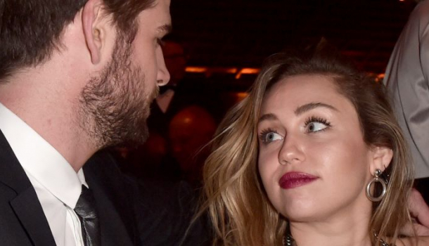 Borítókép: Széttette a lábát