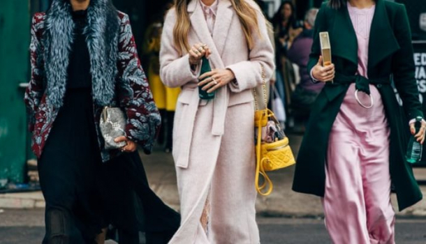 divat,outfit,csinos,mono,mono szinek,pink outfit,katbat,harom lany,harom no,baratok,seta