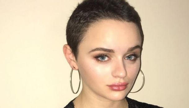 Borítókép: Engednéd a lányodnak, hogy kopaszra vágja a haját? 