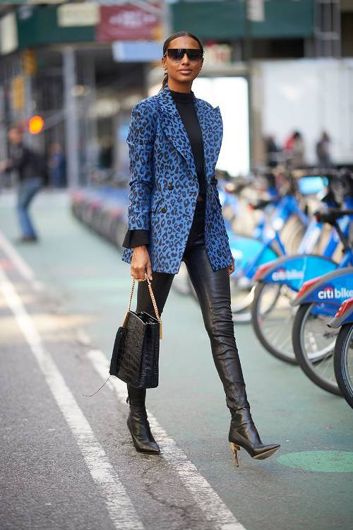 leggings,modell,párducmintás,párducmintás blézer,blézer,szexi szett,mit viseljek,tűsaarkú csizma