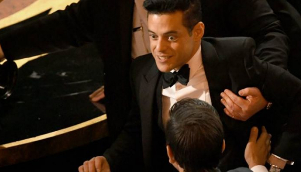 Borítókép: A legjobb férfi színész zakózott egy óriásit, hívták is a rohammentősöket