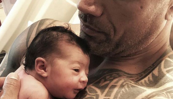 Borítókép: Szexi sztárapukák gyerekkel