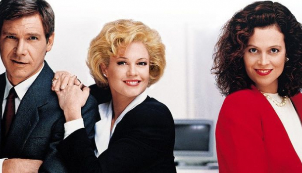 Borítókép: A retró még mindig fut: A Dolgozó lány szettjei most is megállnák a helyüket