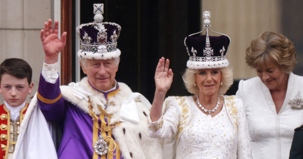 Borítókép: Exek itt, mostohagyerekek ott: 7 híres mozaikcsalád, amelynek tagjai tökélyre vitték a békés egymás mellett élés művészetét