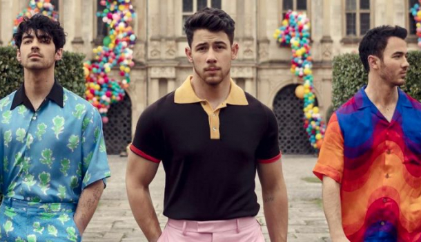 Borítókép: Nézegess cuki és fiatal, majd őrülten dögös felnőtt Jonas tesókat!