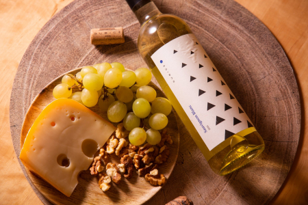 Borítókép: Moss fogat a borivás előtt!