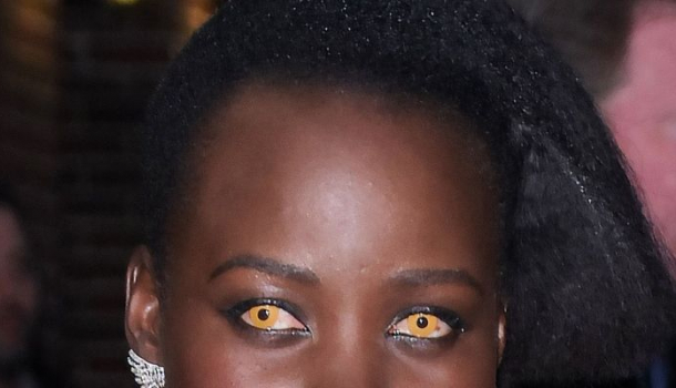 Borítókép: Lupita Nyong'o hajmeresztőbe stílussal