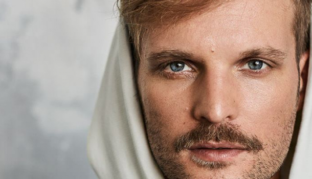 Borítókép: Puskás Peti örül BYEALEX sikerének 