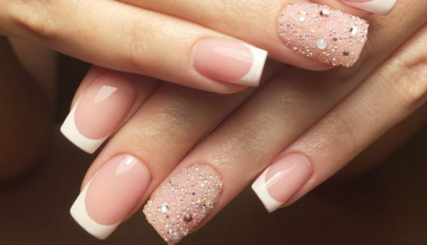 Borítókép: Manikűrhorror