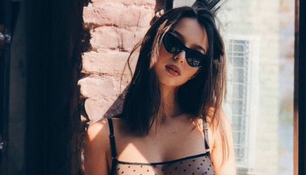 Borítókép: Ezektől az átlátszó fehérneműktől elszégyelled magad. 