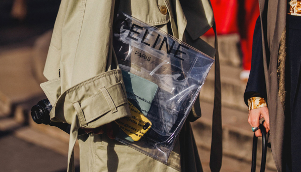 Borítókép: A táska, amiben minden látszik. 