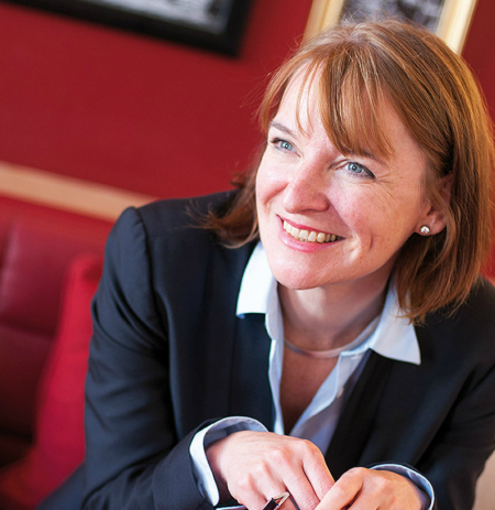 Borítókép: „Nőnek lenni olyan, mint egy láthatatlan fogyatékossággal élni”