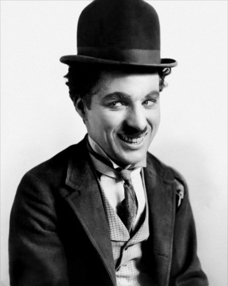 Borítókép: Egy zseni botrányos hétköznapjai – Charlie Chaplin regényes élete képekben