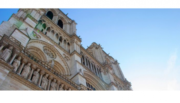 Borítókép: A L’Oréal hatalmas adománnyal támogatja a Notre-Dame székesegyház újjáépítését