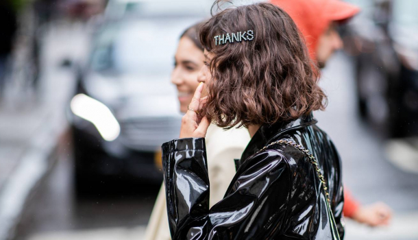 Borítókép: Állati nagy csatokat kell a hajba rakni, mert most ez a divat