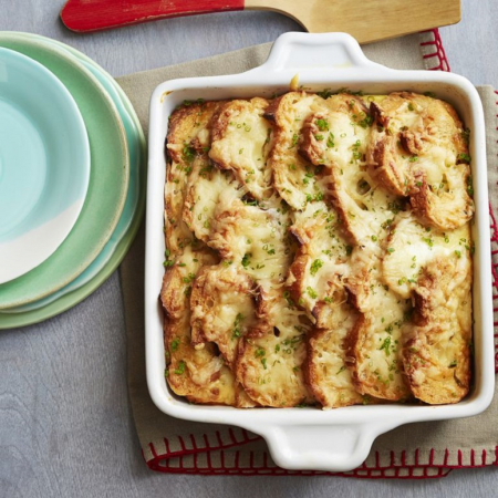 Borítókép: Kiadós tepsis melegszendvics, ami szikkadt kenyérből a legfinomabb